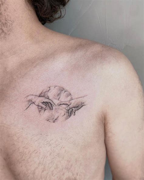 tatuajes en el pecho hombres|Tatuajes de hombre en el pecho